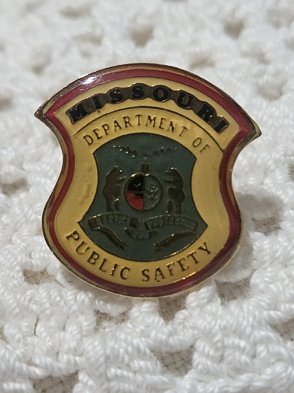Missouri Department of Public Safety Shield Pin - Yellow, Green, Red
